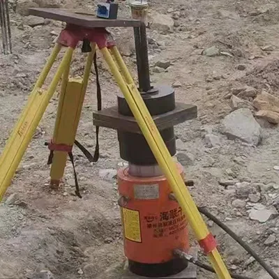 Гидравлический домкрат с полым штоком